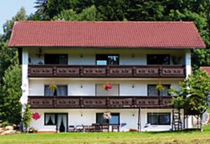 Ferienwohnung "Haus Franziska" – Ferienwohnung (70qm) mit vollausgestatteter Küche mit Geschirrspüler und Terrasse