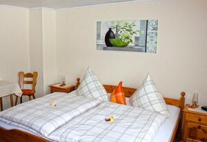 Ferienwohnung "Haus Franziska" – Ferienwohnung (70qm) mit vollausgestatteter Küche mit Geschirrspüler und Terrasse