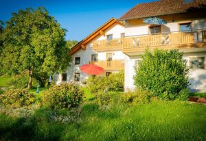 Ferienwohnungen Bauer – Auszeit mit Ausblick – Ferienwohnung Aussichtsbankerl (EG mit Terrasse)