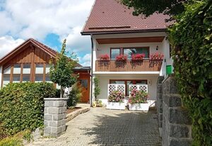 Bayerwald Auszeit – Lichtdurchflutete Ferienwohnung mit Empore