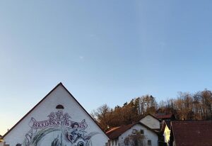 Ferienwohnungen zur Burgruine – Ferienwohnung mit französischem Balkon