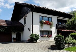Ferienwohnung Stocker – Ferienwohnung (80qm) mit Terrasse