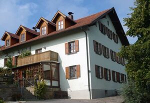 Landhaus Lehhof – Ferienwohnung 1: Wald und Wiese mit Terrasse