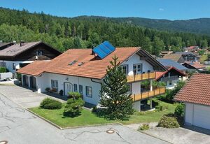 Ferienhaus Wellisch – FeWo  2, Zirbe, 100 qm mit Wohnzimmer