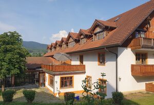 Ferienwohnung "SonnenZeit" – Ferienwohnung mit großer Südwest-Terrasse & unbegrenztem Osserbad-Zugang