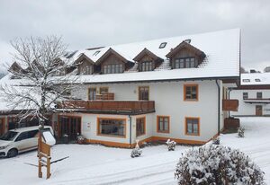 Ferienwohnung "SonnenZeit" – Ferienwohnung mit großer Südwest-Terrasse & unbegrenztem Osserbad-Zugang