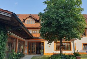Ferienwohnung "SonnenZeit" – Ferienwohnung mit großer Südwest-Terrasse & unbegrenztem Osserbad-Zugang
