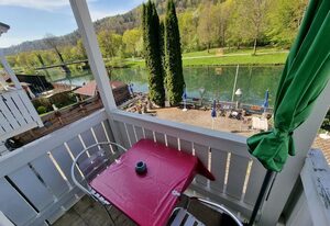 Cafe Altmühl, Ferienwohnungen Gästehaus Krimhilde direkt am Wasser – Ferienwohnung mit Balkon am Wasser