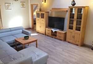 Cafe Altmühl, Ferienwohnungen Gästehaus Krimhilde direkt am Wasser – Ferienwohnung mit Balkon am Wasser