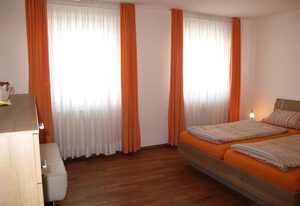 Ferienwohnung Schuster – Ferienwohnung, 55qm, 1 Schlafzimmer, Küche extra, TV, Telefon, Fön, Terrasse