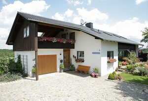 Ferienwohnung Achhammer – Ferienwohnung (100qm) mit Terrasse und Garten