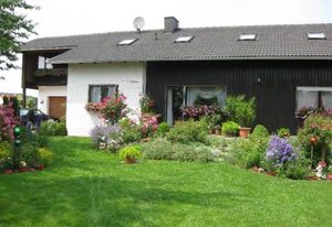 Ferienwohnung Achhammer – Ferienwohnung (100qm) mit Terrasse und Garten