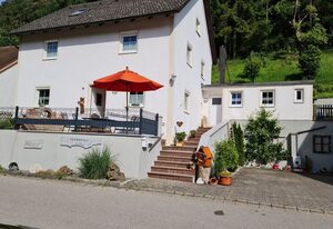 Ferienhaus am Bach – Ferienhaus mit 2 Schlafzimmer und Terasse ( 90 qm )