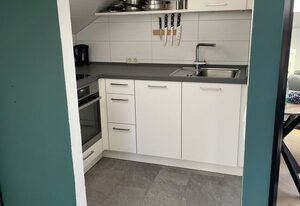 Moderne Ferienwohnung mit Balkon und Klima