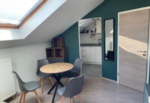 Moderne Ferienwohnung mit Balkon und Klima