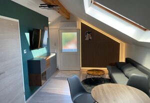 Moderne Ferienwohnung mit Balkon und Klima