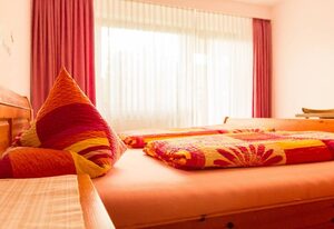 Ferienwohnung Wibmer – Ferienwohnung (60 qm) mit möblierter Sonnenterrasse