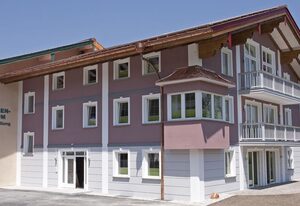Haus Hirschau – Hoher Göll, 1-2 Pers., 72 m², SZ, Wohnzimmer, Kochnische, Badewanne, Du/WC, Bk