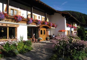 Gästehaus Meisl – Doppelzimmer mit Dusche und WC, Balkon