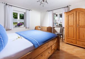 Siglbauernhof – Fewo 4 Salzburg 40 qm bis 3 Pers., Wohnschlafraum mit Doppelbett, Balkon