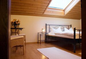 Haus Steinbrecher – Ferienwohnung 75 qm, 1 - 2 Schlafzimmer, Balkon, 3 Sterne, 4 Pers.