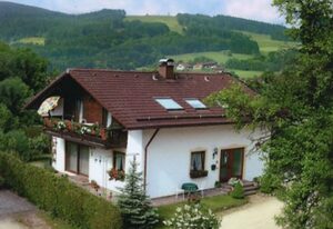 Haus Steinbrecher – Ferienwohnung 75 qm, 1 - 2 Schlafzimmer, Balkon, 3 Sterne, 4 Pers.