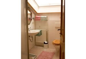 Haus Steinbrecher – Ferienwohnung 75 qm, 1 - 2 Schlafzimmer, Balkon, 3 Sterne, 4 Pers.