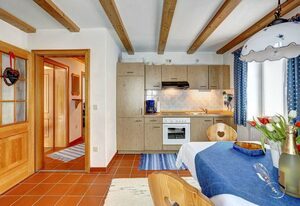 Ferienwohnungen Fendt – Ferienwohnung Watzmann für 1-2 Pers., 54 m², Schlafzimmer, Wohnraum mit Küche, Terrasse