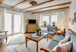 Ferienwohnungen Fendt – Ferienwohnung Watzmann für 1-2 Pers., 54 m², Schlafzimmer, Wohnraum mit Küche, Terrasse