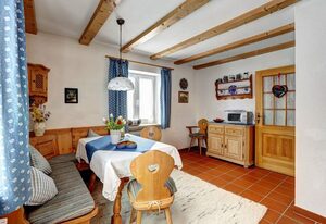 Ferienwohnungen Fendt – Ferienwohnung Watzmann für 1-2 Pers., 54 m², Schlafzimmer, Wohnraum mit Küche, Terrasse