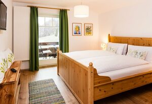 Haus Jakob – Ferienwohnung, 4-6 Personen,  90 m², 3 SZ, Wohnzimmer, Küche, 2 Bäder und Balkon