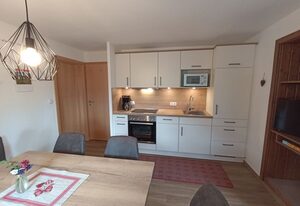 Landhaus Kamml – Ferienwohnung Enzian 40qm, Schlafzimmer, Balkon, TV, 3 Personen