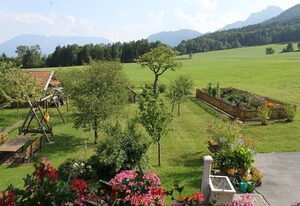 Landhaus Kamml – Ferienwohnung Enzian 40qm, Schlafzimmer, Balkon, TV, 3 Personen