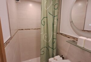 Haus Zaineck – Doppelzimmer mit Dusche/WC, Kühlschrank, Sat-TV