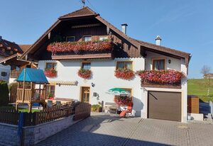 Haus Zaineck – Doppelzimmer mit Dusche/WC, Kühlschrank, Sat-TV