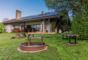 Landhausvilla Watzmannblick – Apartment Watzmannblick im Dachgeschoss mit Balkon