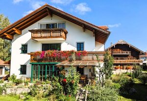 Ferienwohnungen auf dem Paulbauernhof – Ferienwohnung Haunsberg, 55qm, 1 Schlafzimmer, Balkon mit Bergblick