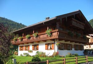 Haus Hager – Ferienwohnung im Dachgeschoss mit Südbalkon