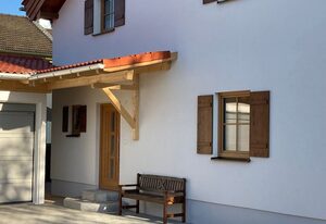 Ferienhaus Surheim – freundliches Ferienhaus- 8 Personen, 130qm, 3 Schlafzimmer, 2 Terrassen, zentral