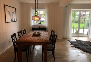 Ferienhaus Surheim – freundliches Ferienhaus- 8 Personen, 130qm, 3 Schlafzimmer, 2 Terrassen, zentral