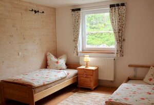 Ferienwohnung Handweberei Huber – Charmante Ferienwohnung Handweberei mit Garten und Liegewiese, Wlan, 130 qm, Parkplatz
