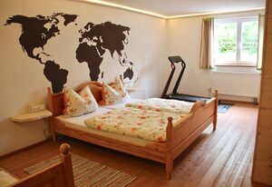 Ferienwohnung Handweberei Huber – Charmante Ferienwohnung Handweberei mit Garten und Liegewiese, Wlan, 130 qm, Parkplatz