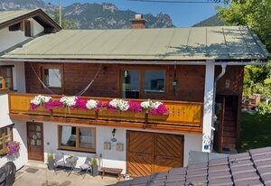Schlafende Hexe – Frisch renoviertes Apartment im Erdgeschoss mit Blick in den Garten