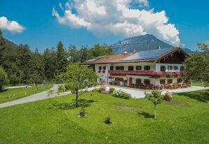 Pension Mooserlehen – Doppelzimmer Untersberg mit Dusche/WC,TV