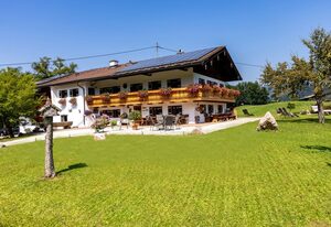 Pension Mooserlehen – Doppelzimmer Untersberg mit Dusche/WC,TV