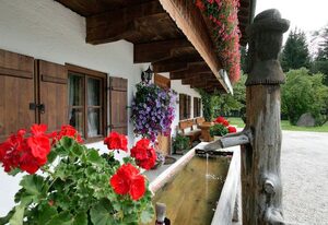 Pension Mooserlehen – Doppelzimmer Untersberg mit Dusche/WC,TV