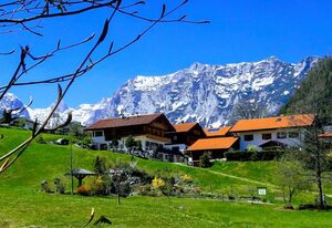 Ferienwohnung Haus am Kurpark – Ferienwohnung mit Bergblick in ruhiger Lage, 2 Balkone, WLAN,58 qm, 1-2 Personen