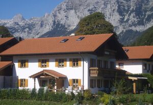 Ferienwohnung Haus am Kurpark – Ferienwohnung mit Bergblick in ruhiger Lage, 2 Balkone, WLAN,58 qm, 1-2 Personen