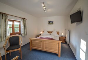 Möslerlehen – Doppelzimmer Nr. 4, 16 m², Dusche/WC, TV, W-LAN, Sitzecke, Nordseite, Obergeschoss