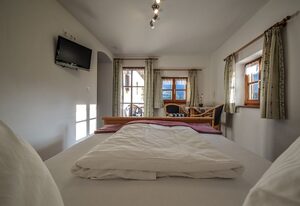 Möslerlehen – Doppelzimmer Nr. 4, 16 m², Dusche/WC, TV, W-LAN, Sitzecke, Nordseite, Obergeschoss
